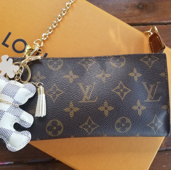 LOUIS VUITTON Classic pouchette Monogram - Picture 4 of 16